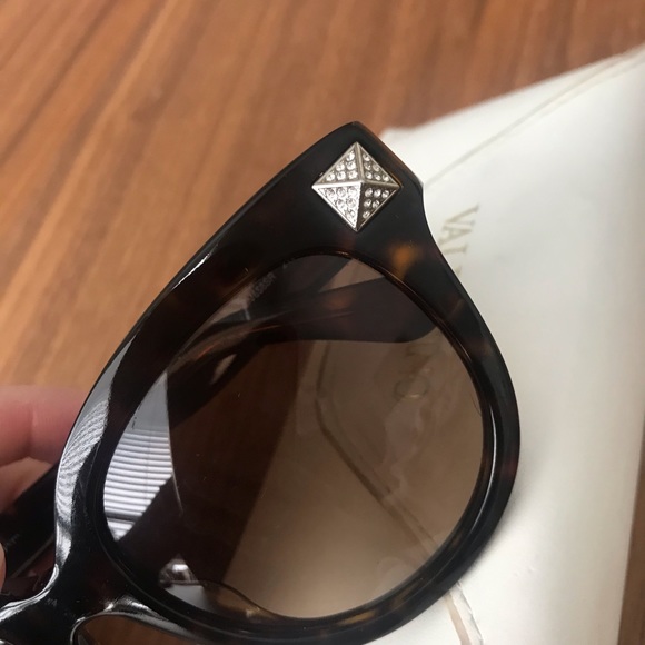 Authentic Valentino rockstud sunglasses - Picture 2 of 6
